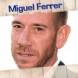 Miguel Ferrer discute avec les fans.