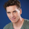 3 000 selfies pour Brian Dietzen !