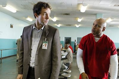 Nate (Peter Cambor) et Sam (LL Cool J) sous couverture dans une prison
