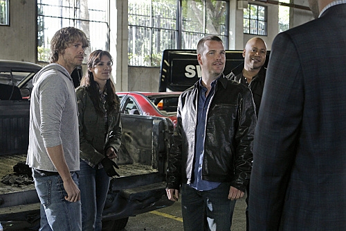 Deeks, Kensi, Callen et Sam avec le FBI