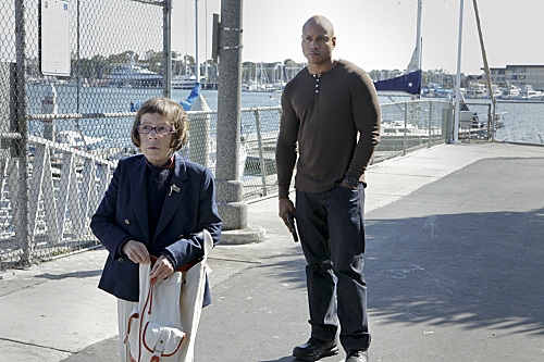 Sam retrouve Hetty au port de Los Angeles