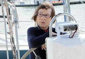 Hetty  (Linda Hunt) sur son bateau