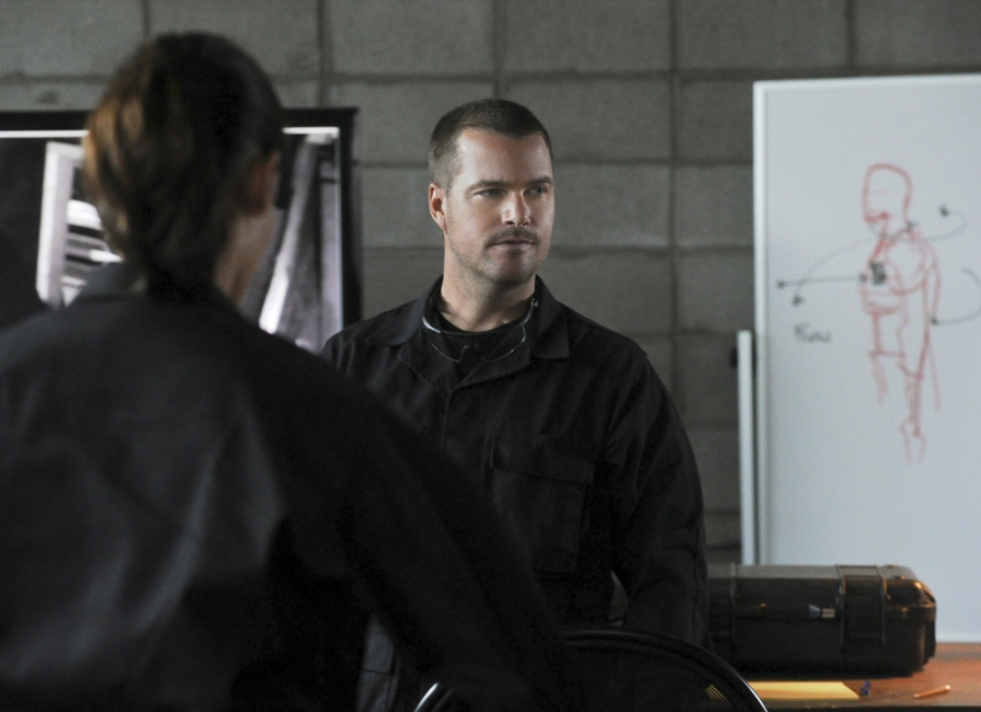 Callen (Chris O'Donnell) avec un suspect 