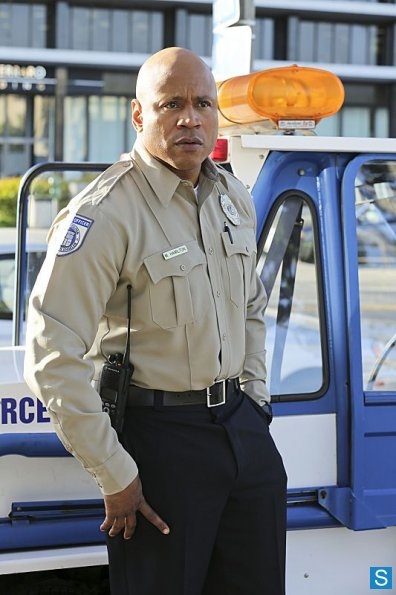Sam se fait passer pour un policier de Los Angeles