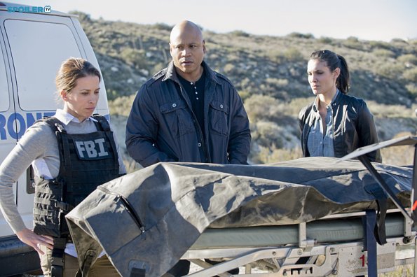 L'agent du FBI Allison Conway (Christina Cox) avec Sam et Kensi devant le cadavre 