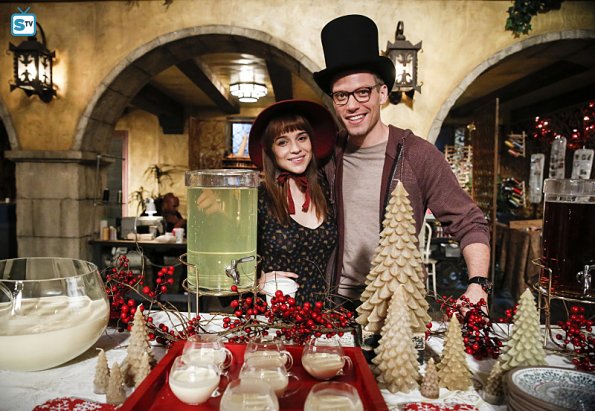 Nell et Eric devant la table fstive de Nol