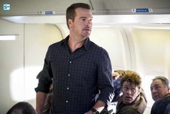 Callen (Chris O'Donnell) dans l'avion